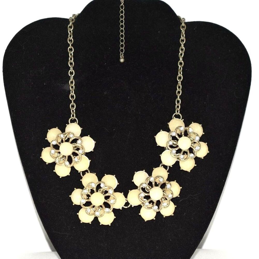 Distinctive Cream/Ivory Floral Design Rhinestone Accents Gold Tone 16" Necklace